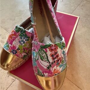 Lilly Pulitzer /Target Pink Floral Canvas Espadrilles with Gold Cap Toe NWT 10